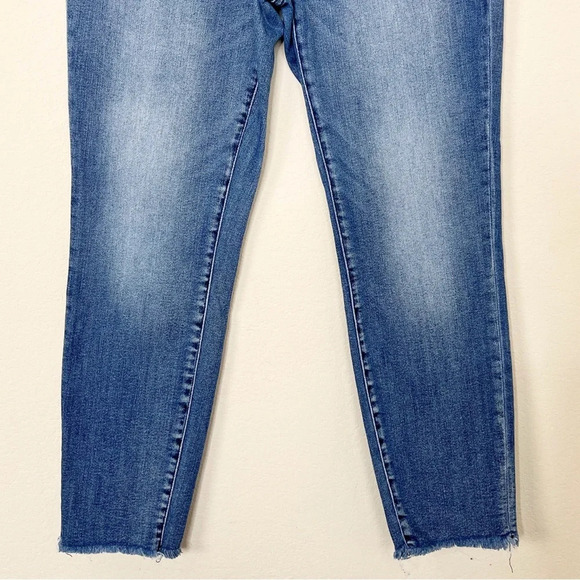 Judy Blue High Rise Relaxed Fit Distressed Jeans - Picture 4 of 12